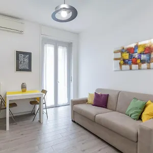  Appartamento Piazza De Angeli M1 Comfortable Flat With Balcony